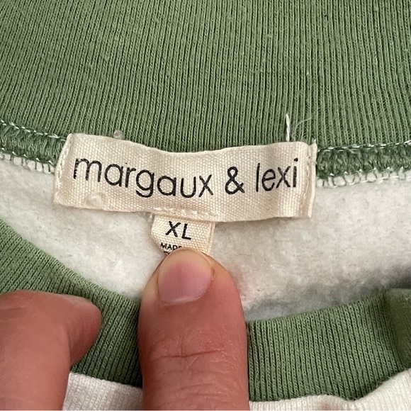 Margaux & Lexi - White Pullover Sweatshirt, Christmas Tree in Snow Globe Size XL - Picture 5 of 7